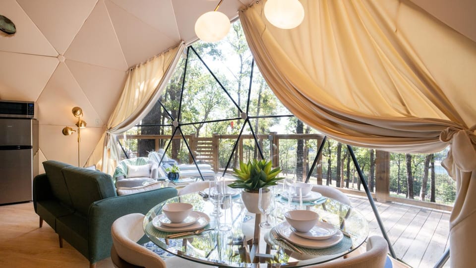 Seating area, Dining area