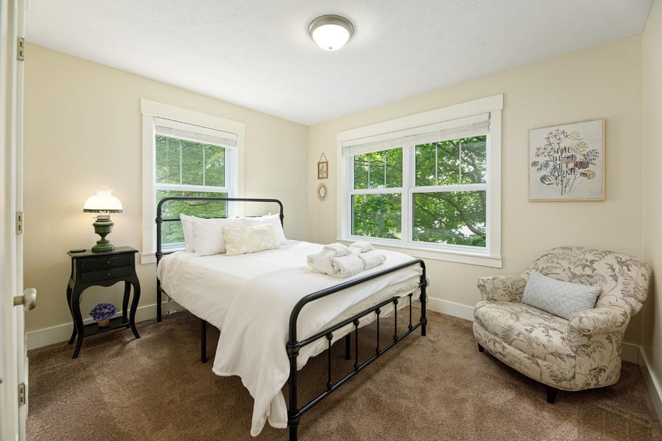 Maple City Farm Pet Friendly House in Sleeping Bear Dunes
