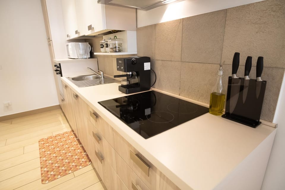 Coffee/tea facilities, stove