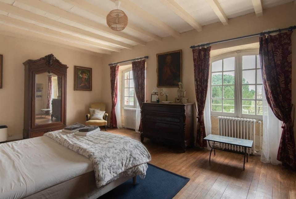 Bed, Photo of the whole room