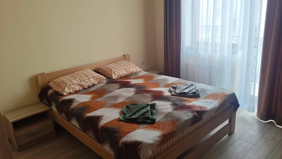 Bed, Photo of the whole room, towels