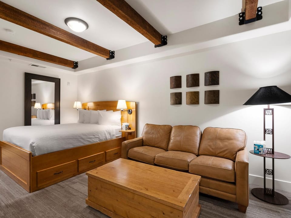 Bed, Photo of the whole room, Seating area