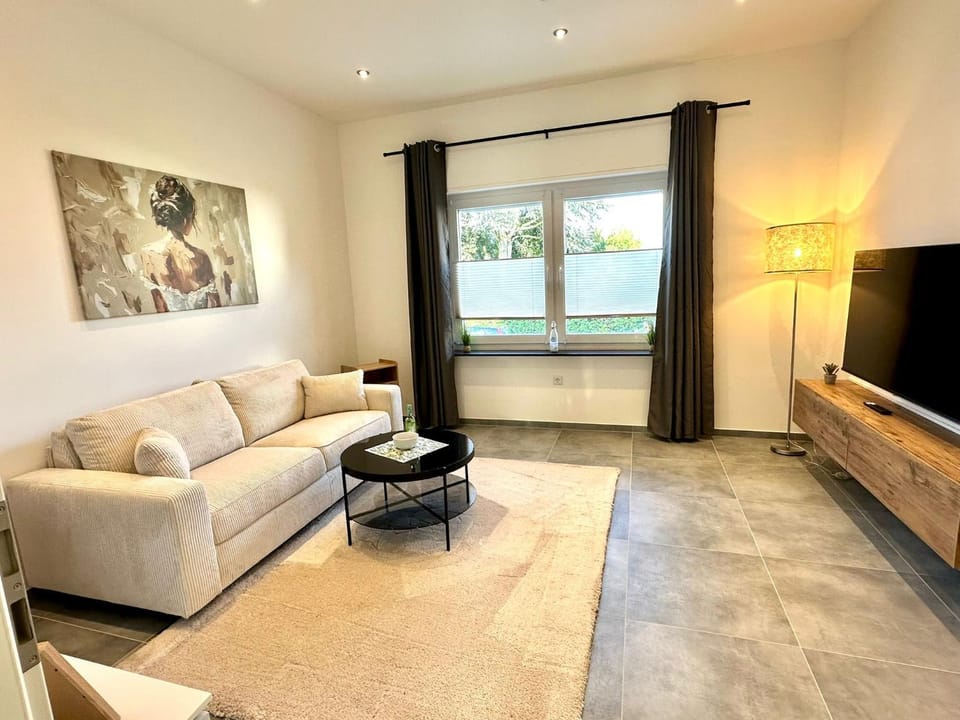 Communal lounge/ TV room, TV and multimedia, Living room, Evening entertainment