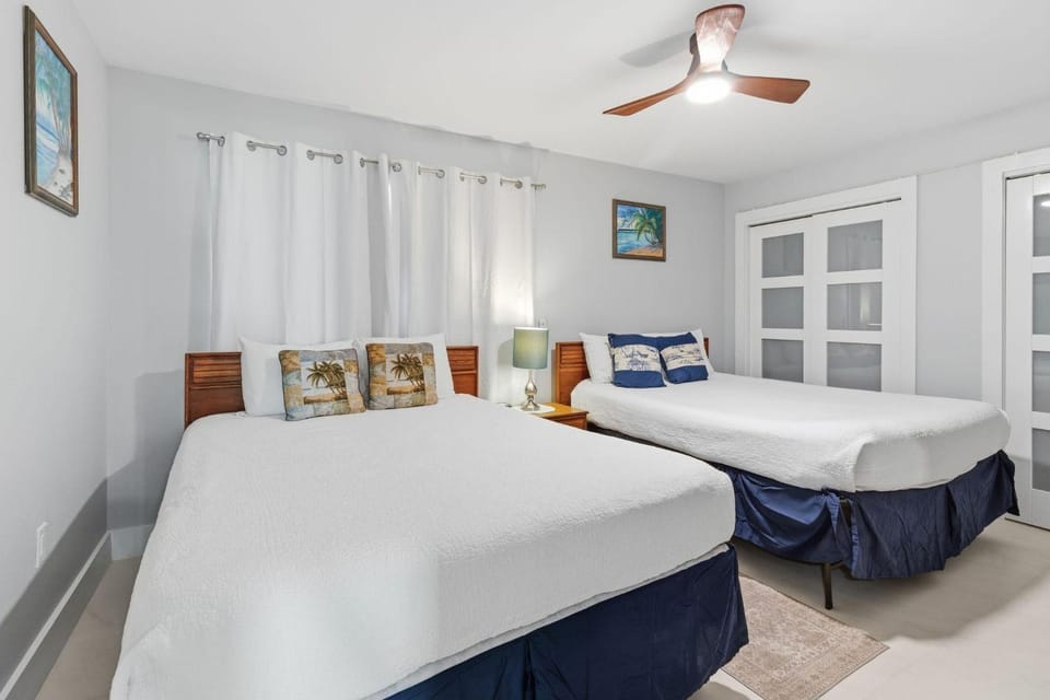 Nautilus 2511 Gulf View 5th Floor End 2 BR 2 BA House in Okaloosa Island