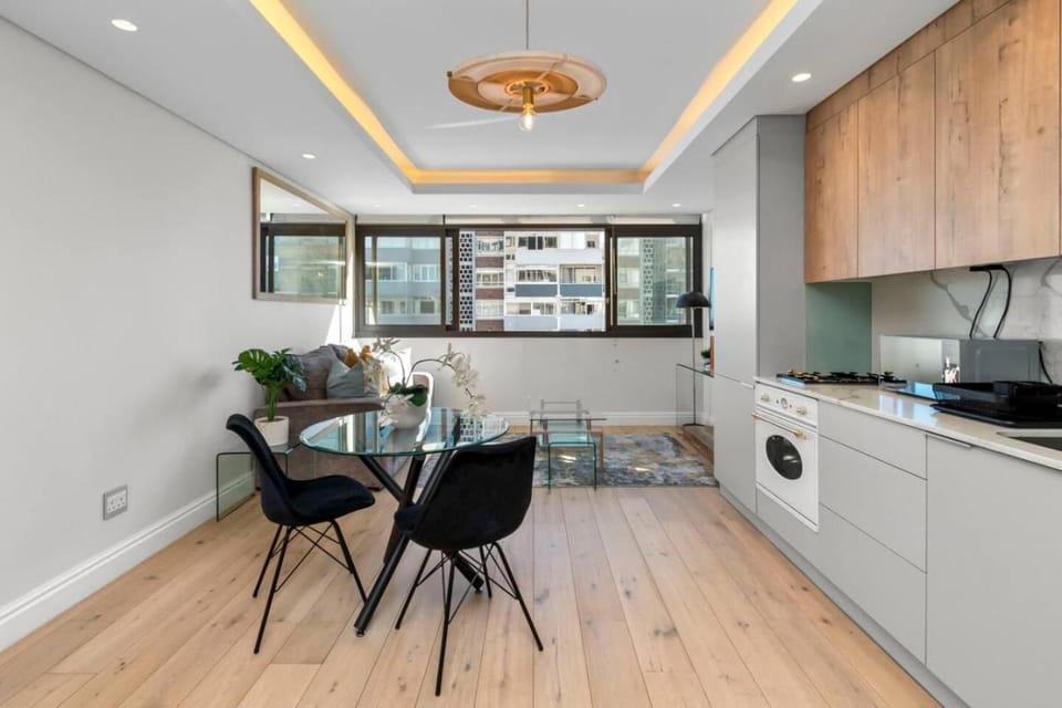 Studio w Queen Bed, Sea Views, Promenade, Fast Wifi Apartment in Cape Town