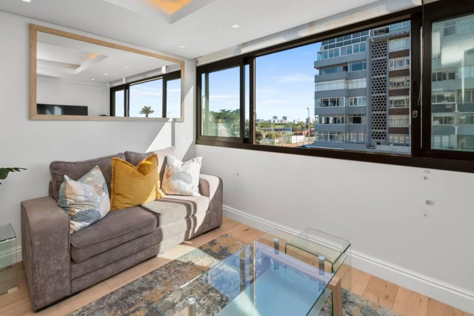 Studio w Queen Bed, Sea Views, Promenade, Fast Wifi Apartment in Cape Town