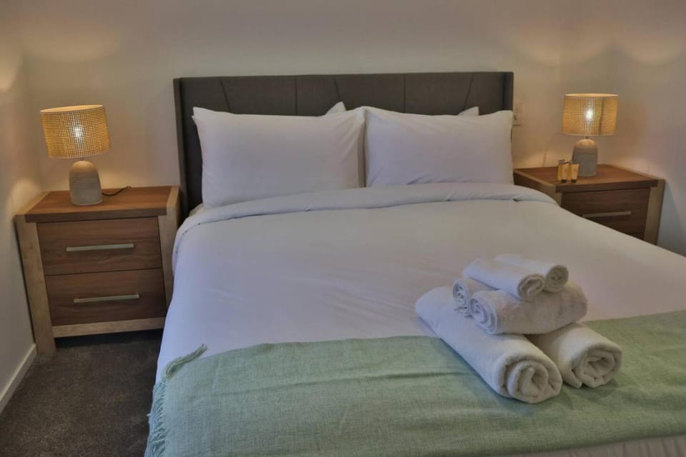 Cosy 2BR House in Awaroa Road House in Auckland