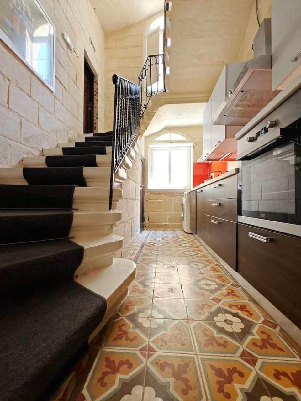 Kitchen or kitchenette, oven