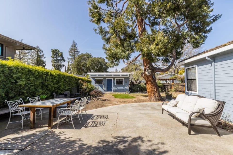Quaint and Charming 4BR Tranquil Palo Alto Retreat House in Mountain View