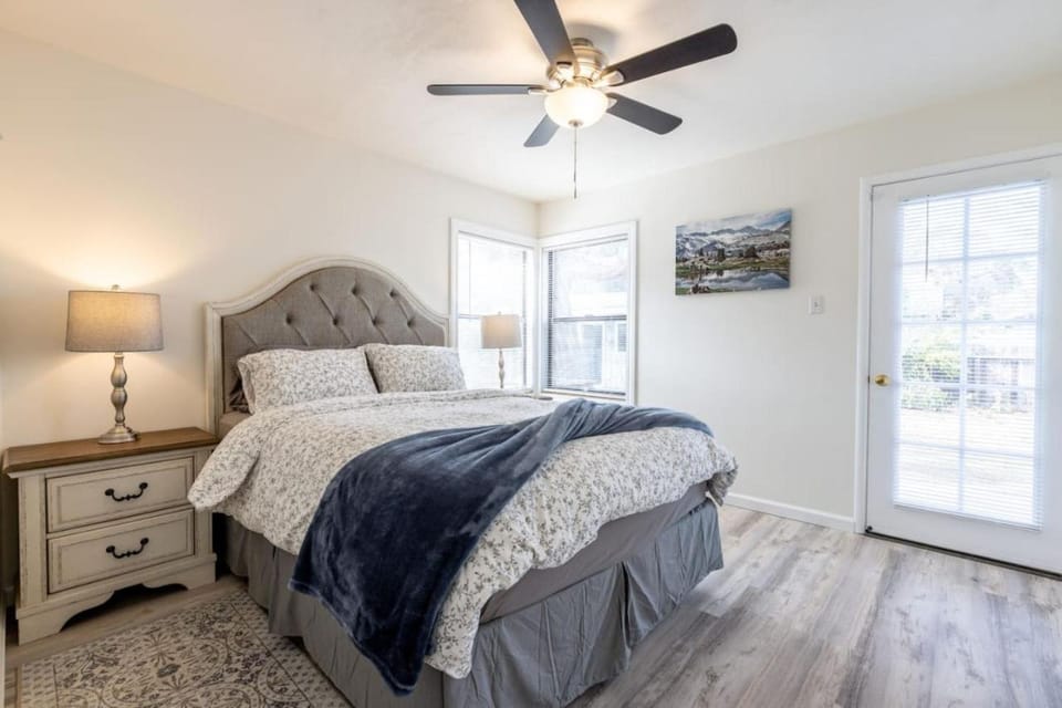 Quaint and Charming 4BR Tranquil Palo Alto Retreat House in Mountain View