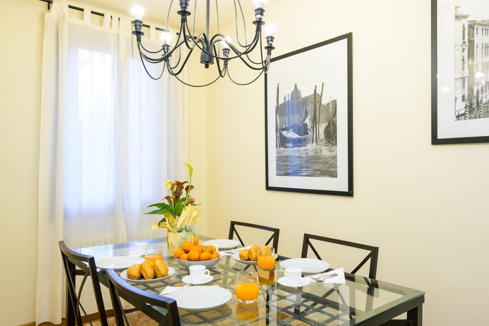 Food and drinks, Dining area, Drinks