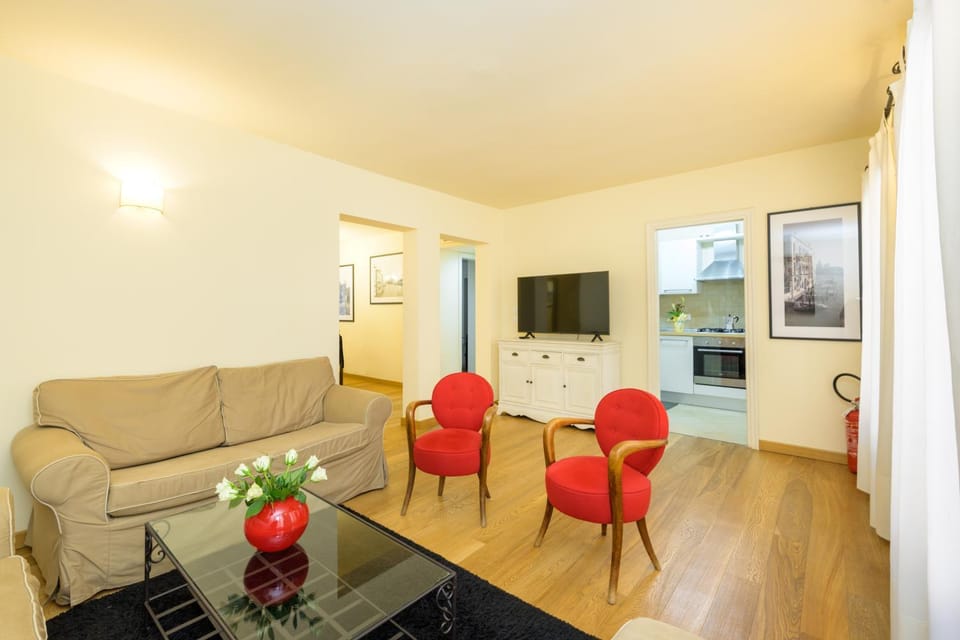 Communal lounge/ TV room, TV and multimedia, Living room, Seating area, Evening entertainment