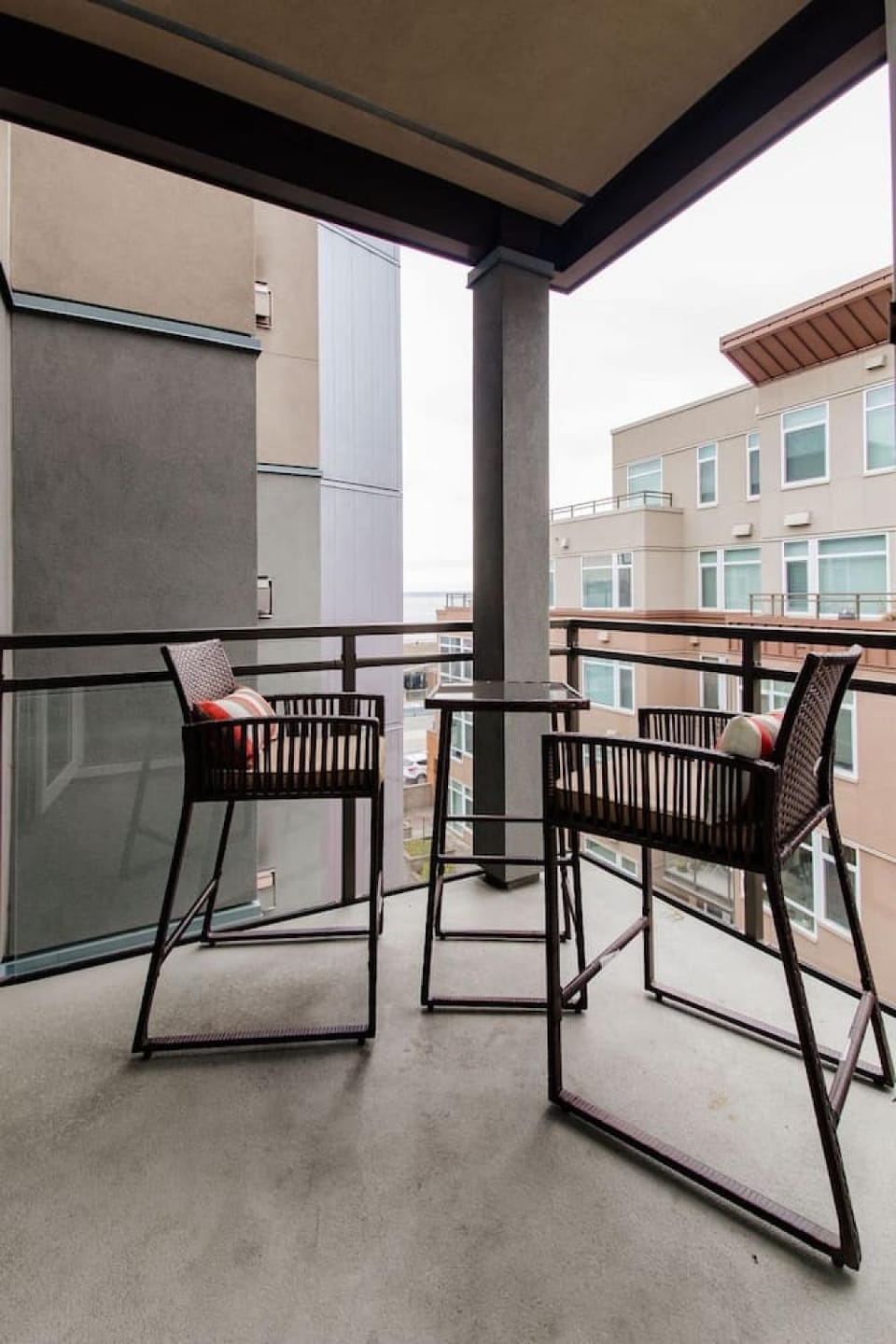 Steps to Pike Place 2BD Condo Water Courtyard View House in Pike Place Market