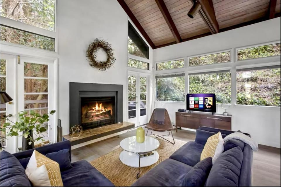 Idyllic Mill Valley cottage next to Muir Woods Country House in Mill Valley