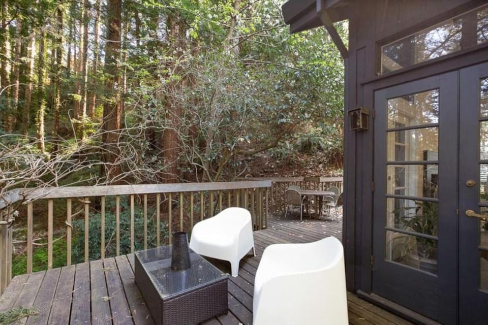 Idyllic Mill Valley cottage next to Muir Woods Country House in Mill Valley