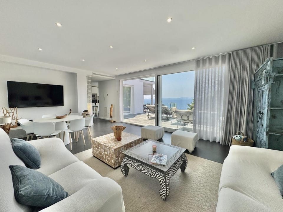 TV and multimedia, Living room, Sea view