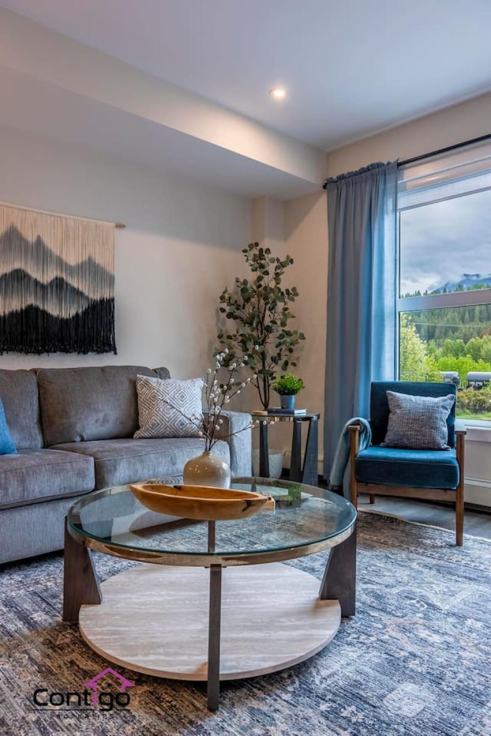 Living room, Seating area, Mountain view