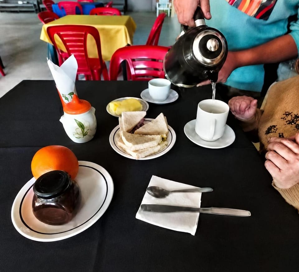 Coffee/tea facilities, Breakfast