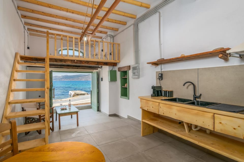 Aganta Klima Syrma House in Milos