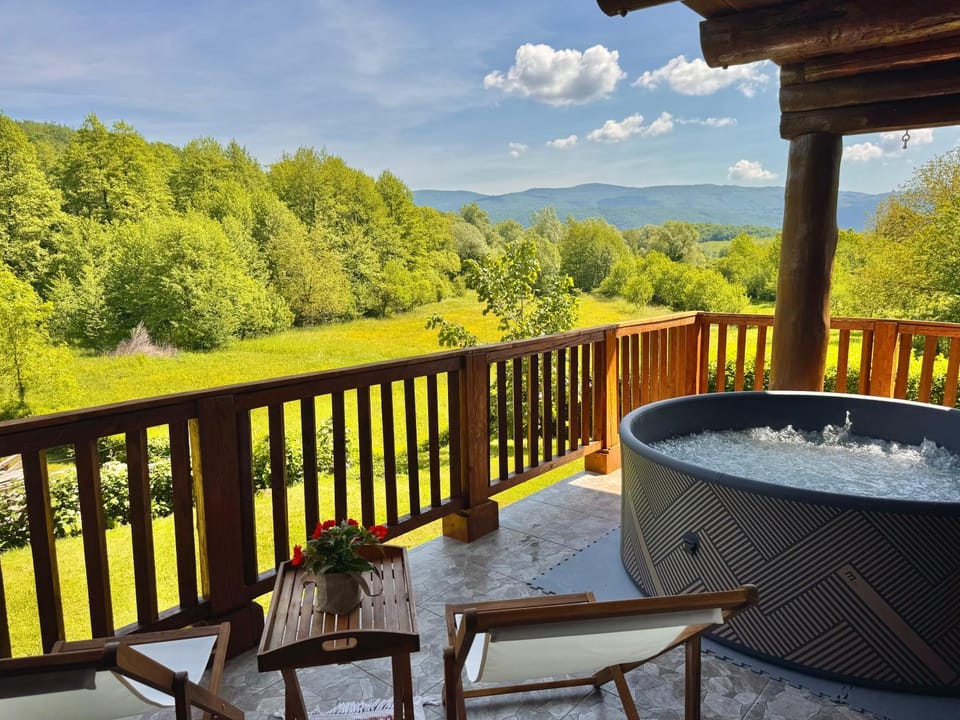 Pine River Dobrenica Chalet in Federation of Bosnia and Herzegovina