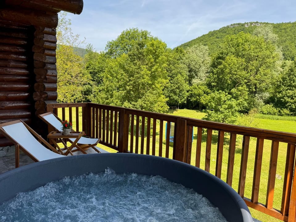 Pine River Dobrenica Chalet in Federation of Bosnia and Herzegovina