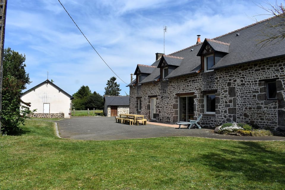 Property building, Spring, Day, Garden, Garden view