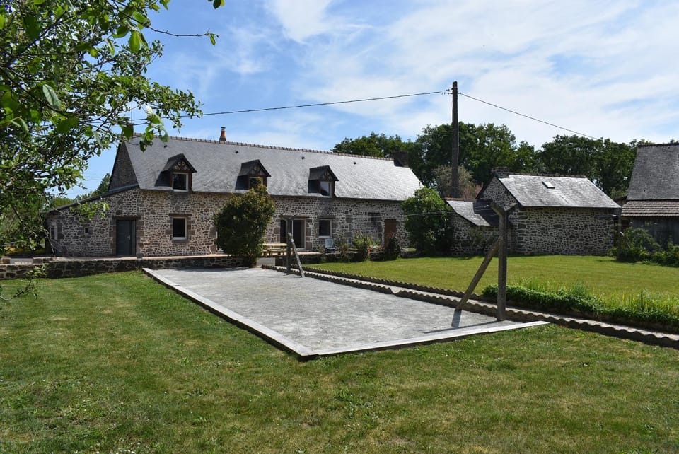 Property building, Spring, Day, Natural landscape, Garden, Garden view