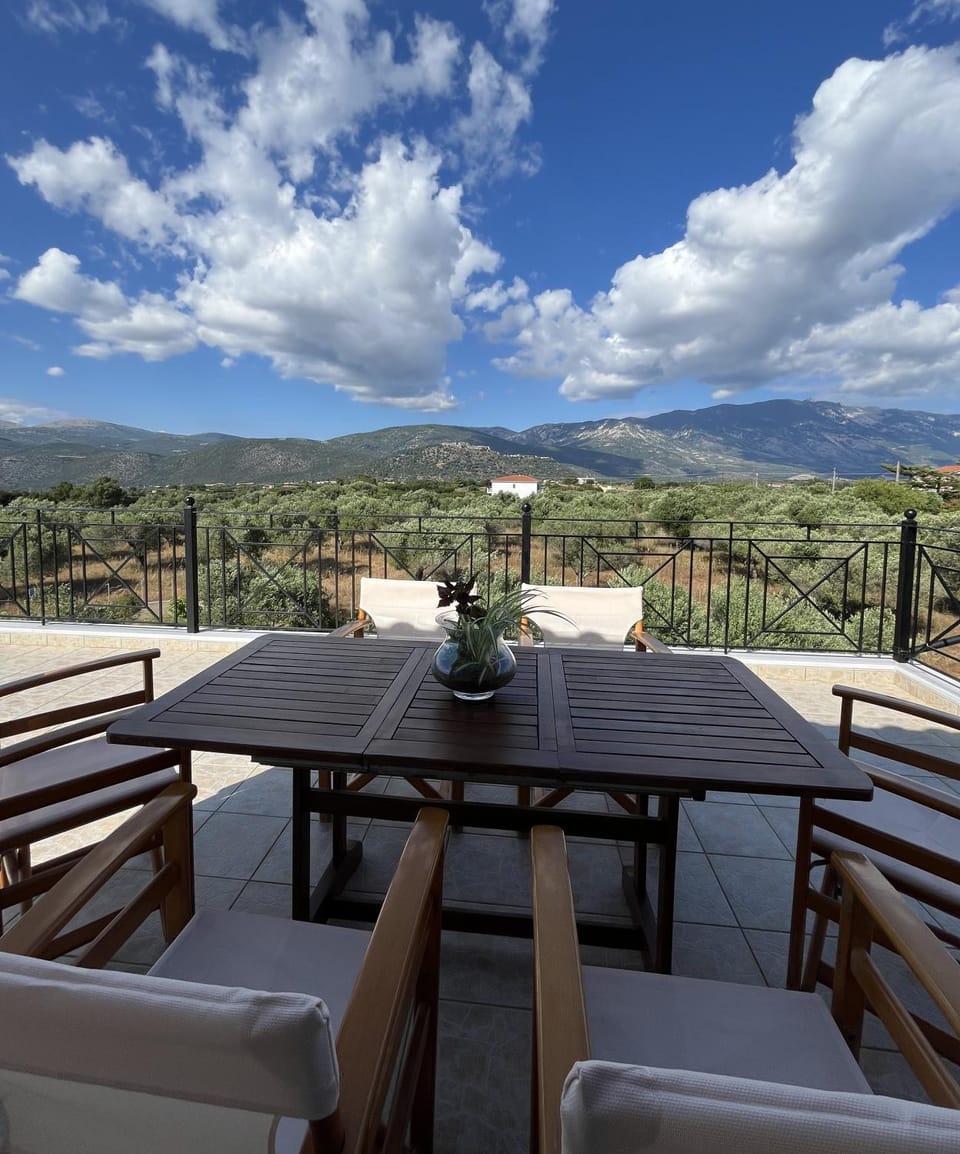 Patio, Day, Natural landscape, View (from property/room), Balcony/Terrace, Dining area, Mountain view