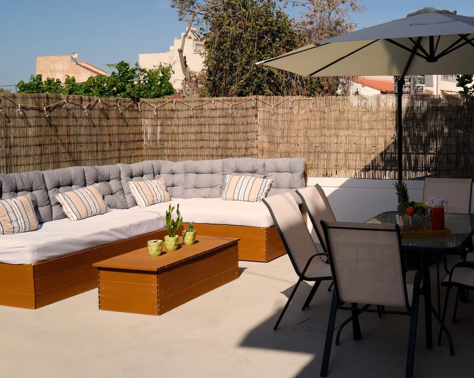 Patio, Day, Garden, Balcony/Terrace, Seating area, Dining area