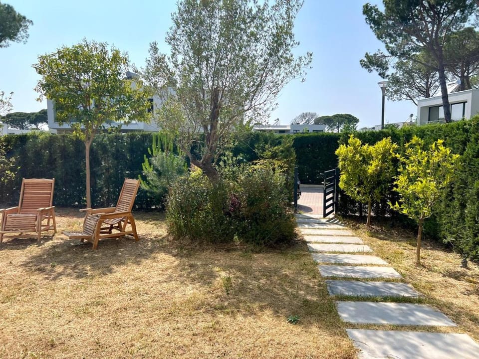 San Pietro Resort -Luxury garden apartment Gjiri I Lalezit House in Europe