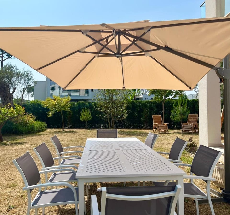 San Pietro Resort -Luxury garden apartment Gjiri I Lalezit House in Europe