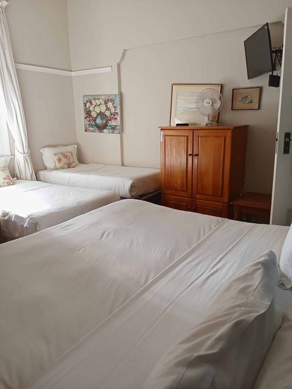 TV and multimedia, Photo of the whole room, Bedroom