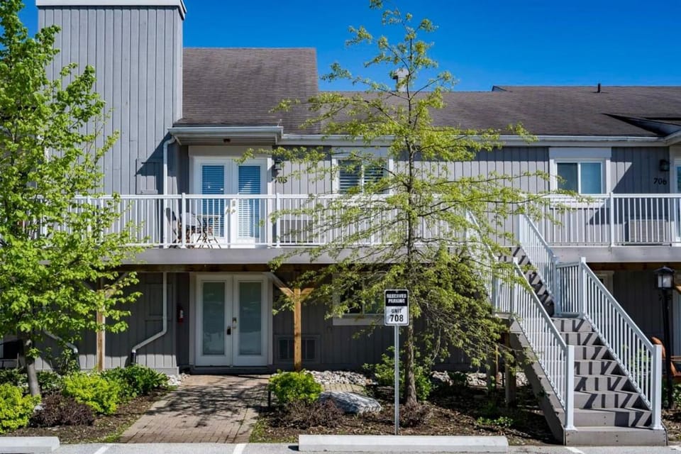 The Moose Lodge - Modern Condo in Collingwood House in Collingwood