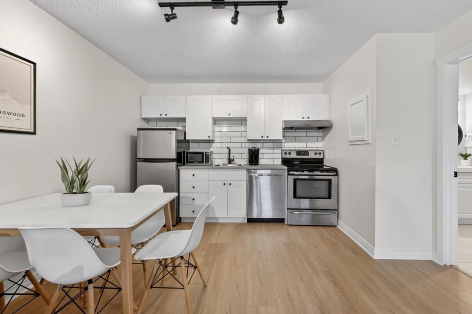 The Moose Lodge - Modern Condo in Collingwood House in Collingwood