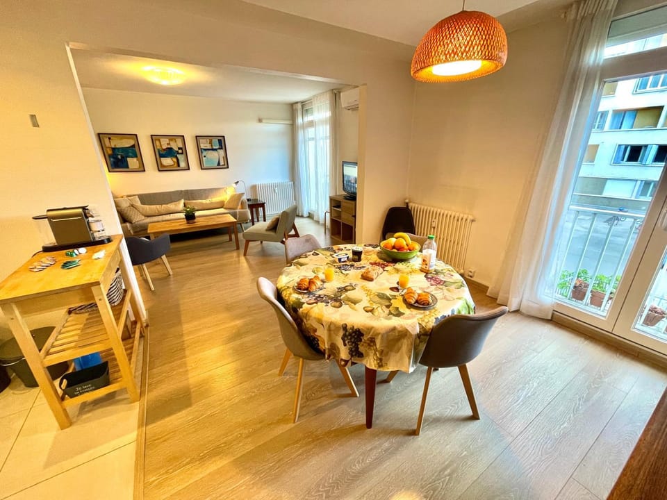 Living room, Dining area
