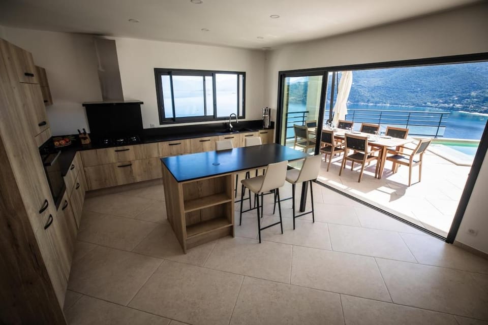 View (from property/room), Balcony/Terrace, Kitchen or kitchenette