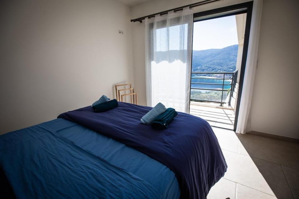 Bed, Bedroom, Sea view