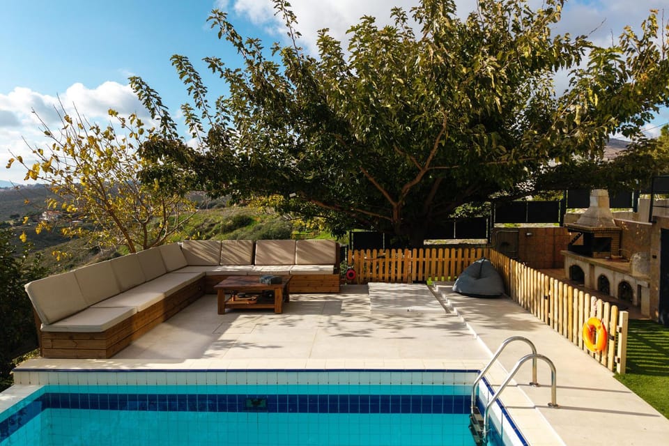 Day, Natural landscape, View (from property/room), Pool view, Swimming pool, sunbed