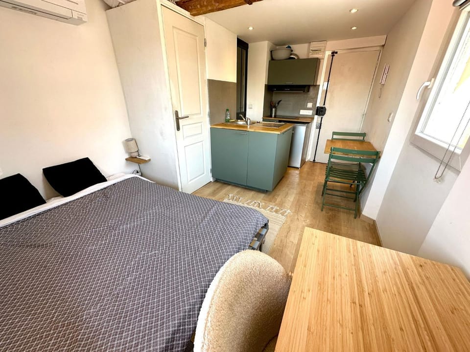 Studio Vieux Nice dernier étage Apartment in Nice
