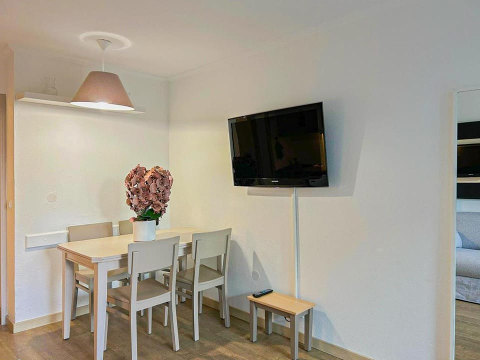 Communal lounge/ TV room, Bedroom