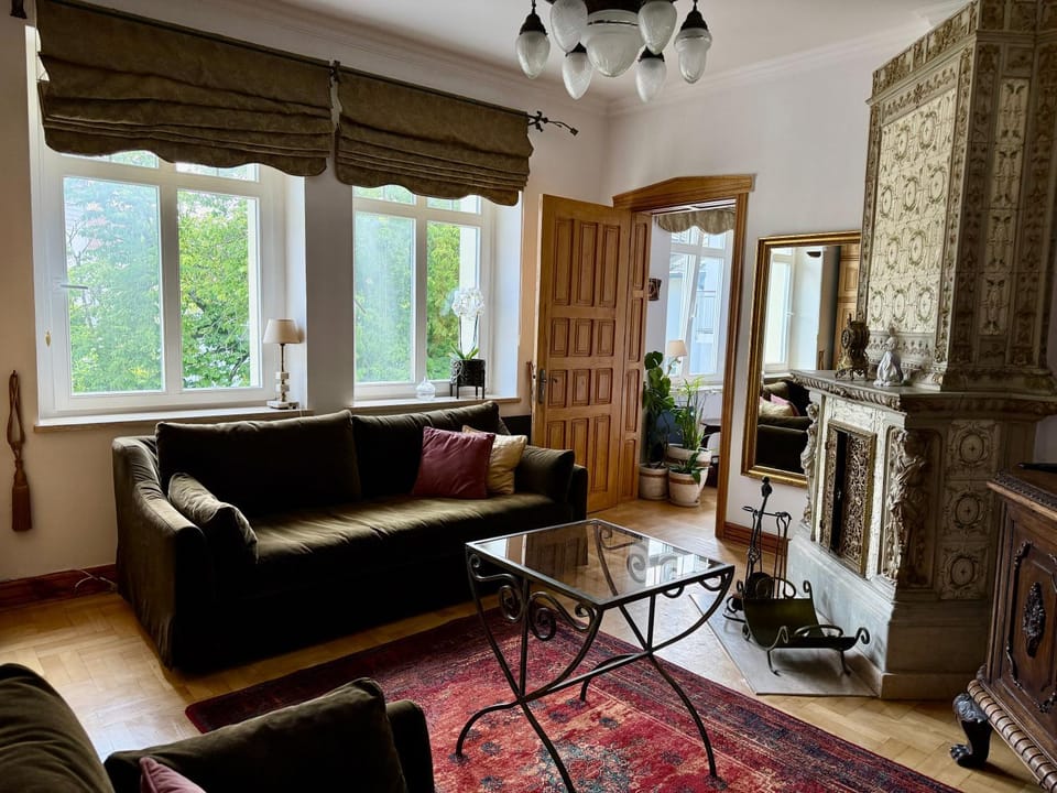 Living room, Seating area