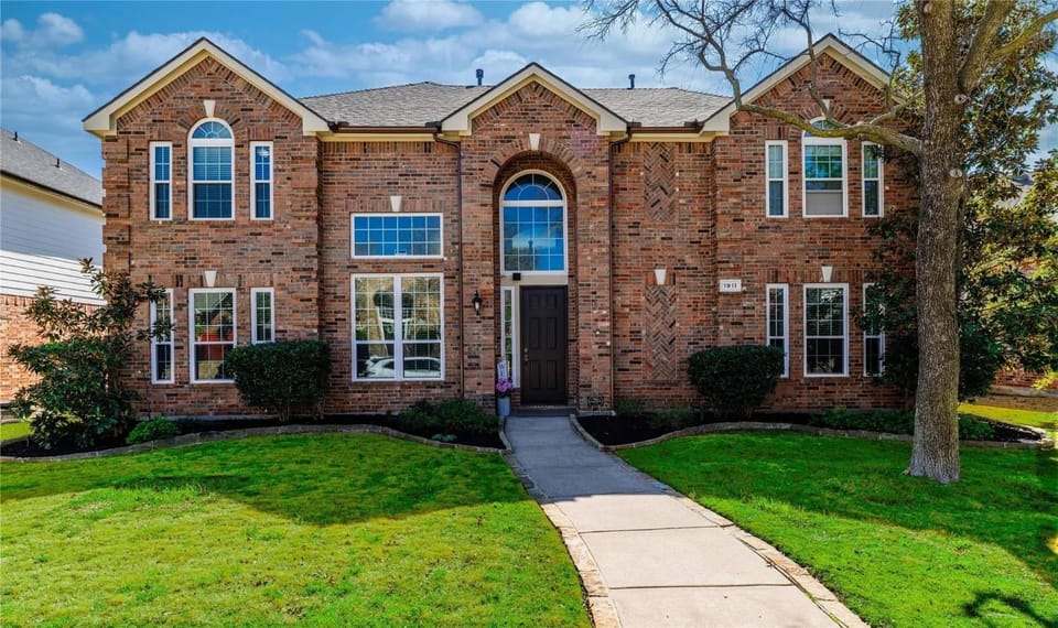 The Sapphire Sanctuary with Pool House in Allen