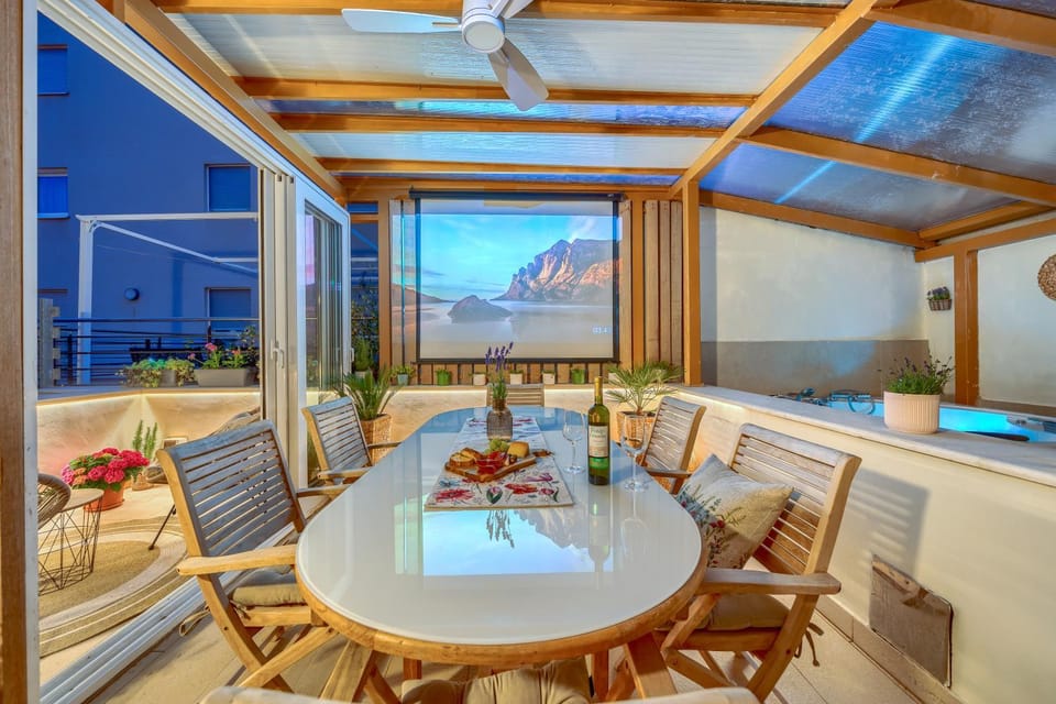 Balcony/Terrace, Spa and wellness centre/facilities, Seating area, Dining area, Evening entertainment
