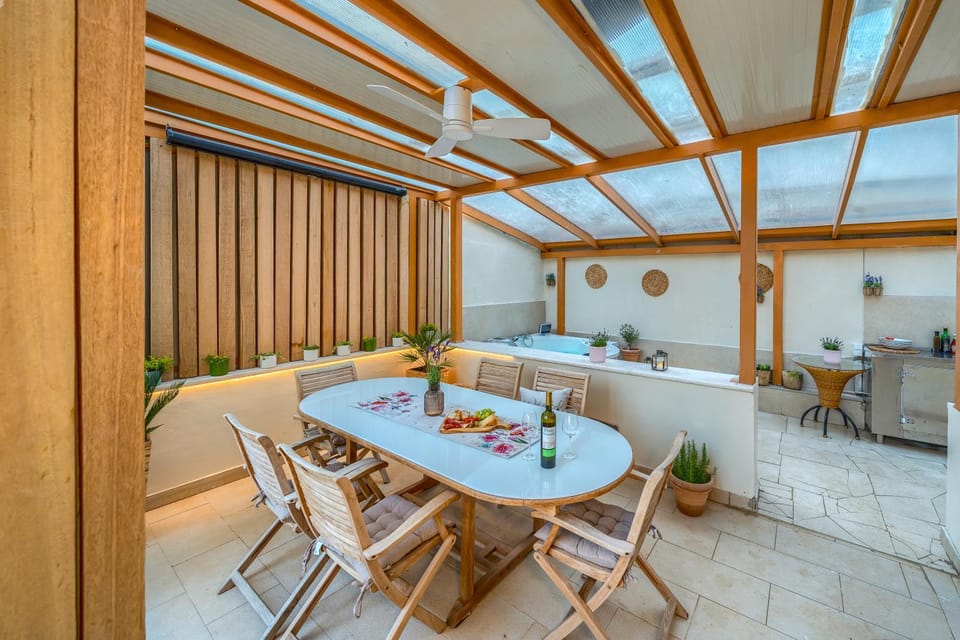 Balcony/Terrace, Spa and wellness centre/facilities, Seating area, Dining area