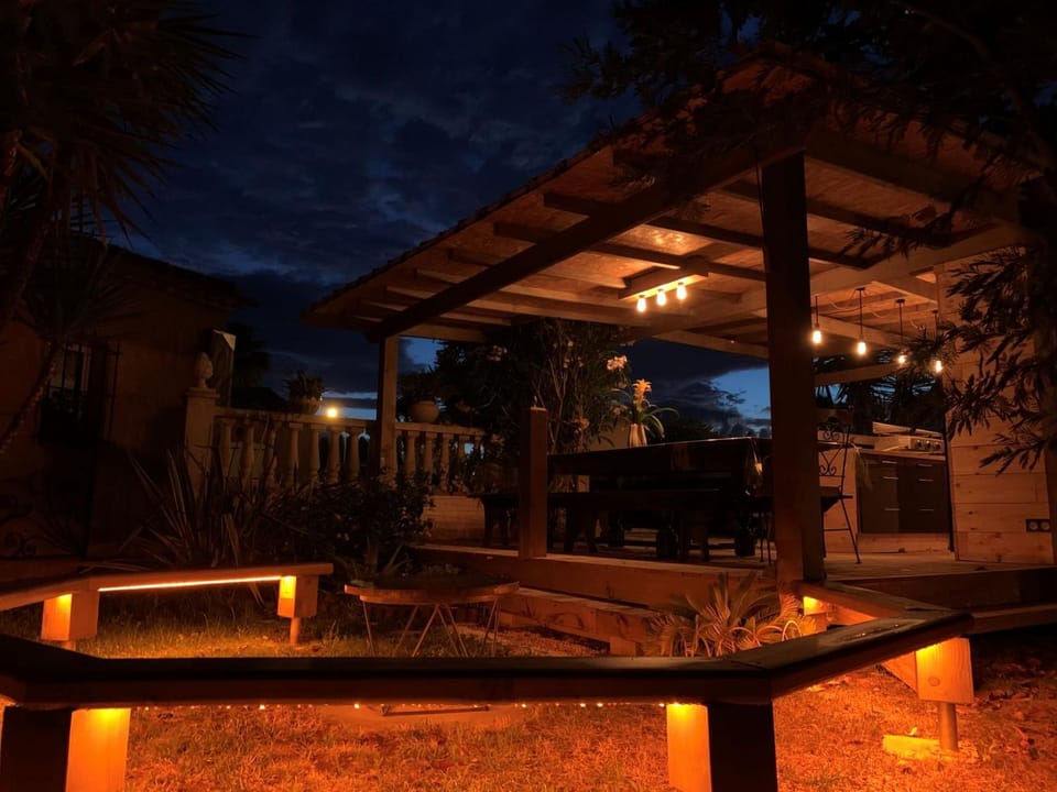 Patio, Night, BBQ facilities