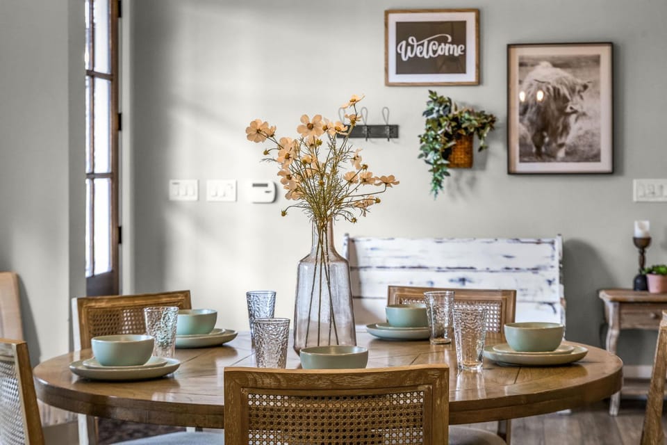 River Access Firepit BBQ Sleeps 12 House in Kyle