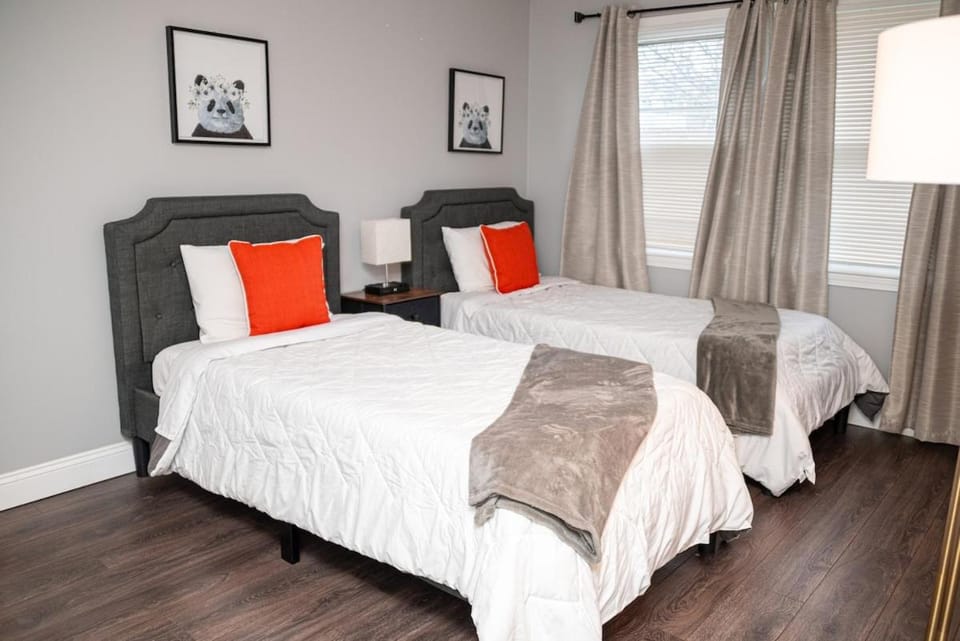 Lovely Home, centrally located! House in Marlborough