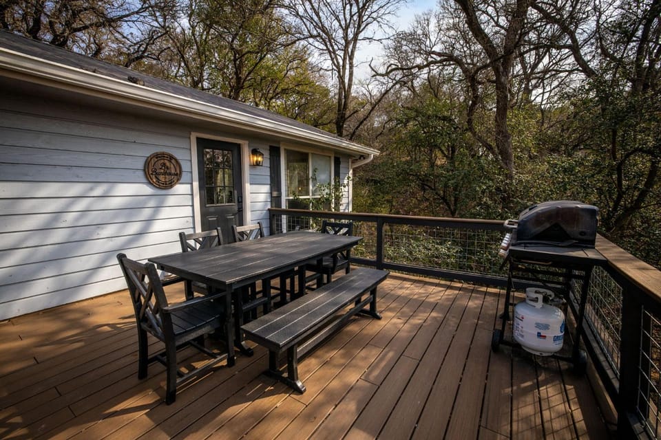 River Access Fire Pit BBQ Deck Sleeps 8 House in Kyle