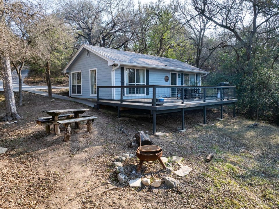 River Access Fire Pit BBQ Deck Sleeps 8 House in Kyle