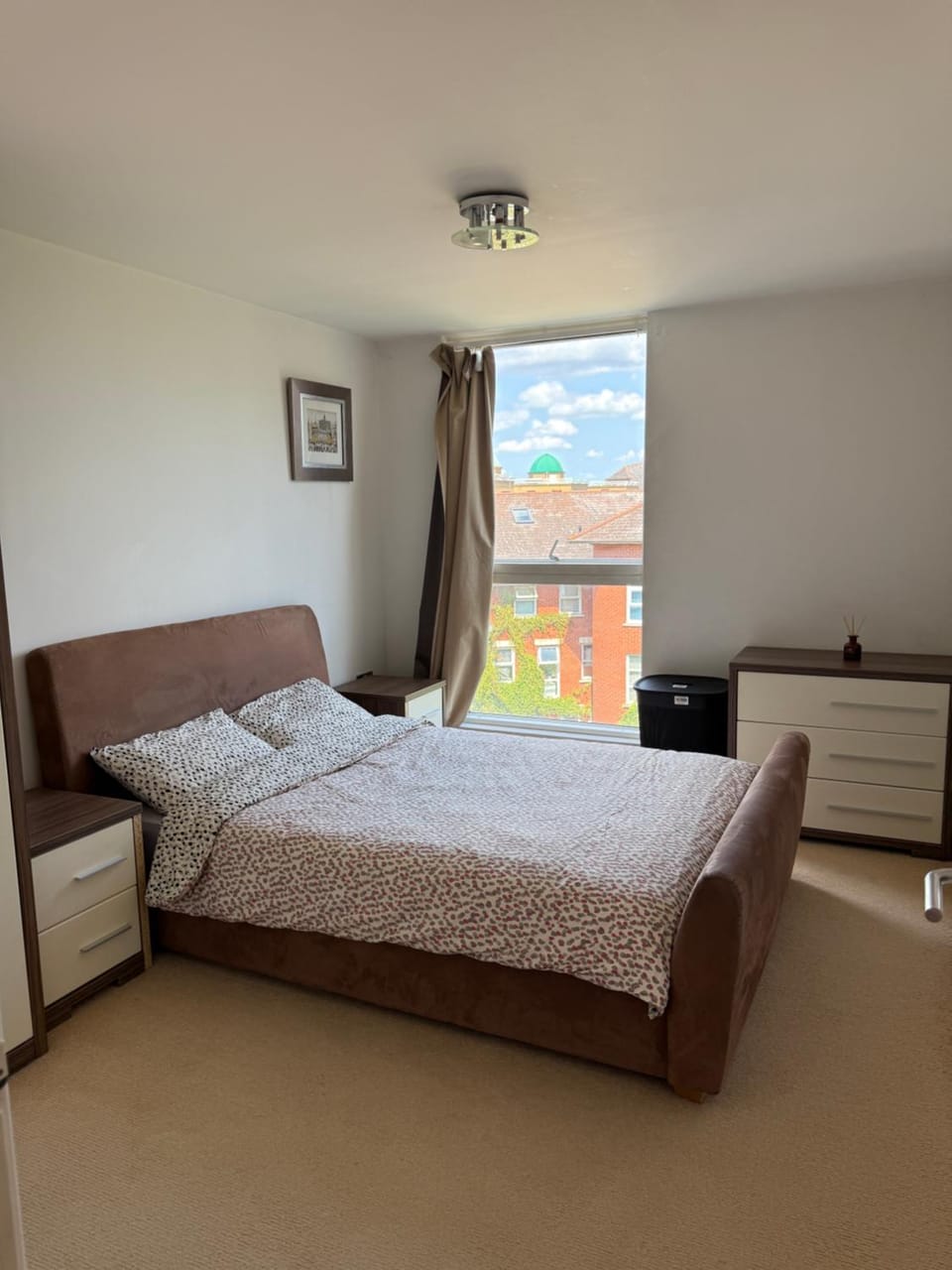 Stunnin 2BR , 2BA Flat Canada Water, private parking Apartment in London Borough of Southwark
